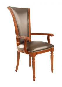 Arredamento Classico in Stile mobili artigianali poltroncina classica legno imbottita